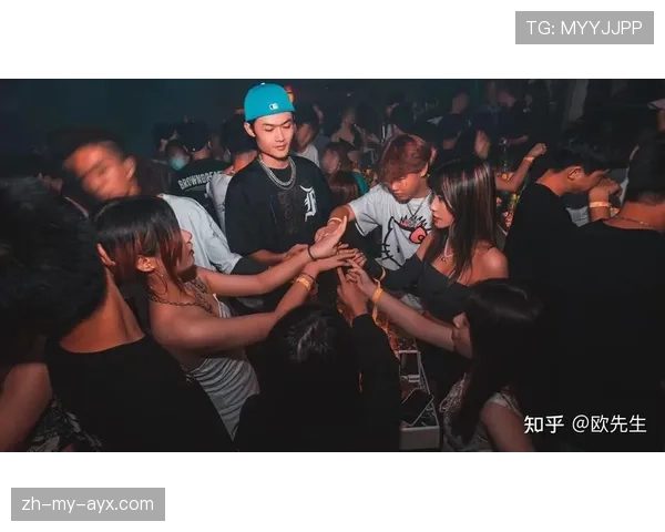 拉菲尼亚训练完直接去夜店蹦迪？这体能也太离谱了吧