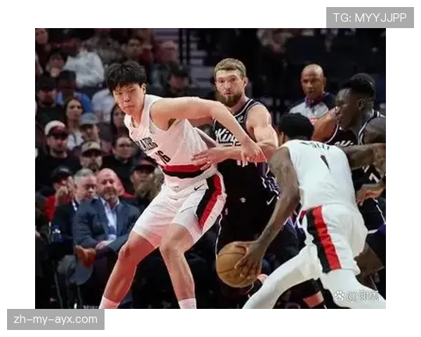 篮球比赛中如何准确判定空中对抗犯规？